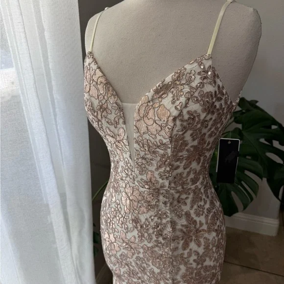 NWT City Studio Gold Sequin Embellished mermaid prom event Gown‎ - Picture 3 of 7